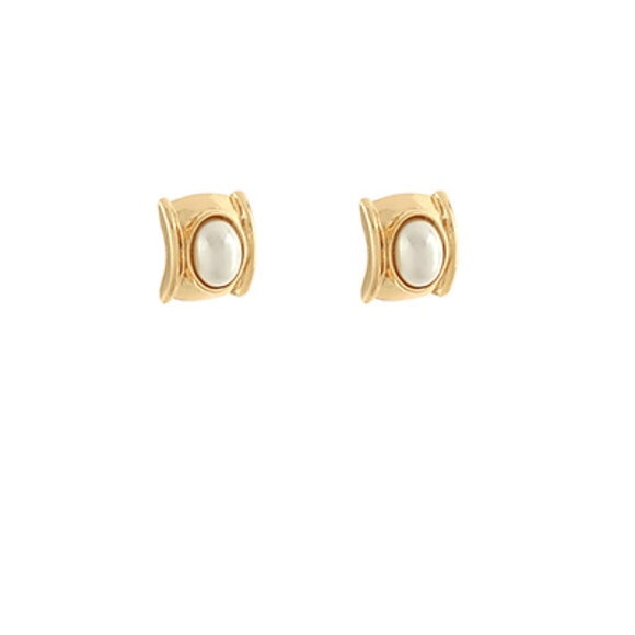 Oval Pearl Platear Studs - Picture 1 of 1